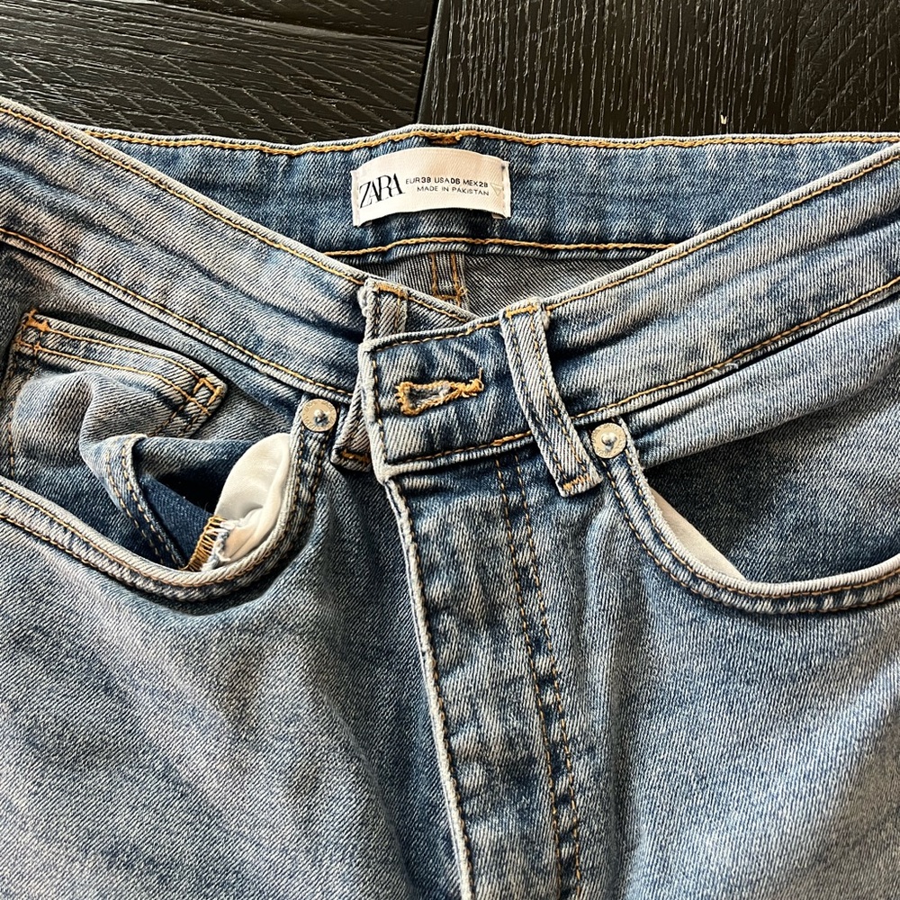 Zara jeans. Size USA 2.